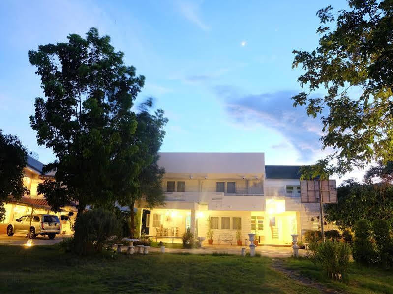 Udee Cozy Bed & Breakfast チエンマイ エクステリア 写真