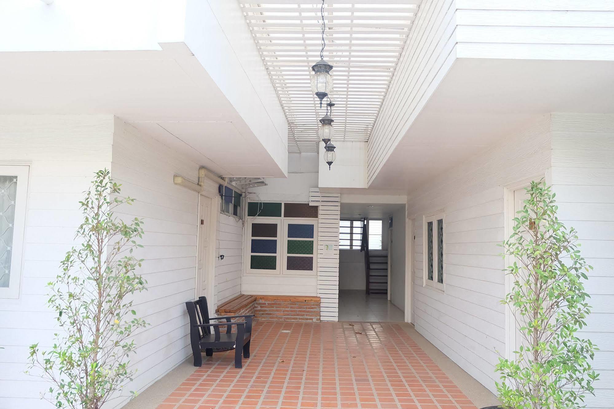 Udee Cozy Bed & Breakfast チエンマイ エクステリア 写真