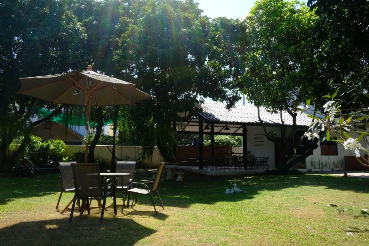 Udee Cozy Bed & Breakfast チエンマイ エクステリア 写真